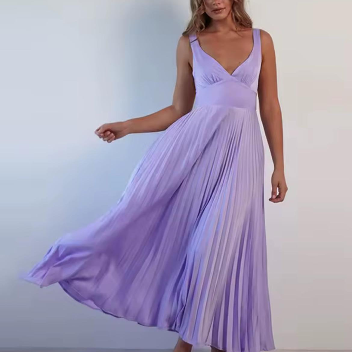 Clara - Pleated V-Neck Maxi Dress